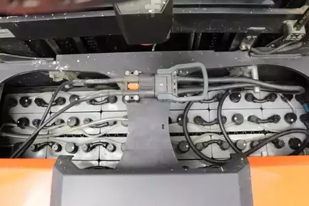 Vertical order pickers 2020  BT OME100H (6)