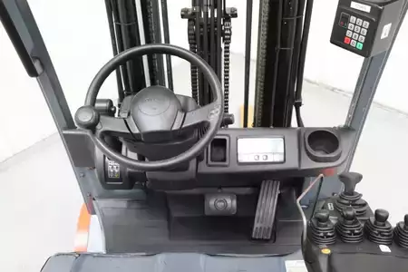 El truck - 3 hjulet 2015  Toyota 8FBET20 (3)