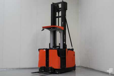 Vertikal-Kommissionierer 2016  BT OME100H (1)