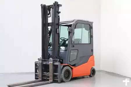 Elektryczne 4-kołowe 2018  Toyota 8FBMT30 (1)