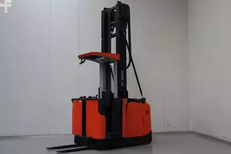 Vertical order pickers 2012  BT OME100H (1)