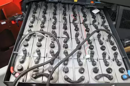 Carrelli elettrici 4 ruote 2023  Linde E30HL-01/600 (5)