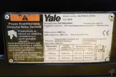 Gázüzemű targoncák 2016  Yale GLP25VX (2)