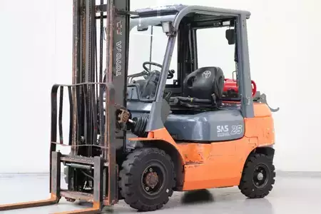 Carrelli elevatori GPL 2005  Toyota 42-7FGF25 (1)
