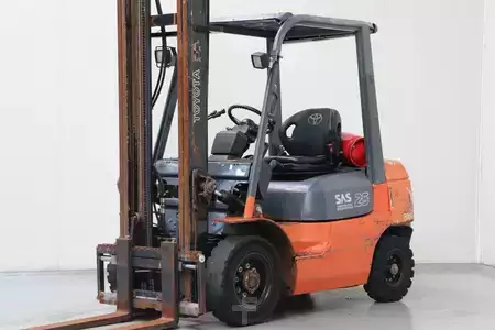 LPG heftrucks 2005  Toyota 42-7FGF25 (1)