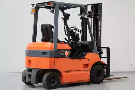 Eléctrico - 4 rodas 2014  Toyota 7FBH20 (2)