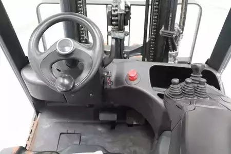 Elektryczne 4-kołowe 2020  Linde E16P-02 (3)