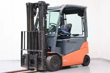 Elektryczne 4-kołowe 2014  Toyota 8FBMT25 (1)