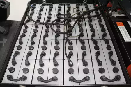 Elektryczne 4-kołowe 2014  Toyota 8FBMT25 (5)