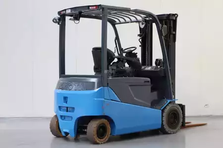 Elektryczne 4-kołowe 2017  Toyota 8FBMT25 (2)