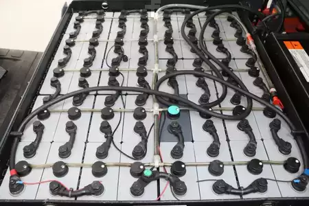 Elektryczne 4-kołowe 2017  Toyota 8FBMT25 (5)