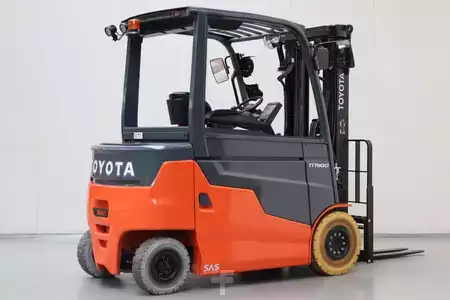 Elektryczne 4-kołowe 2023  Toyota 9FBM25T (2)