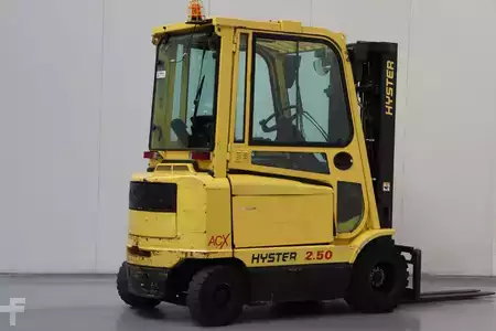 Elektryczne 4-kołowe 2004  Hyster J2.50XM (2)