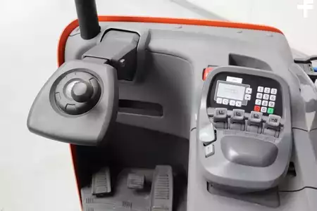 Carretilla retráctil 2017  Toyota RRE140B (2)