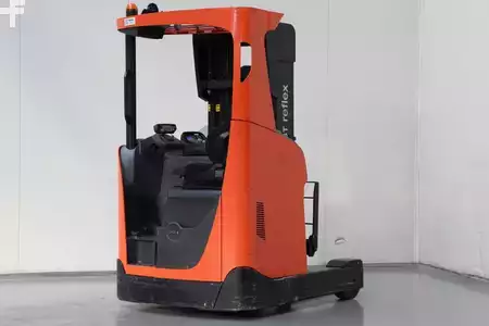 Carretilla retráctil 2017  Toyota RRE140H (2)