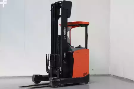 Carretilla retráctil 2018  Toyota RRE140H (1)