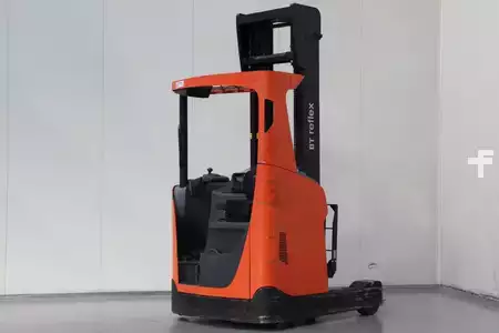 Carretilla retráctil 2018  Toyota RRE140H (2)