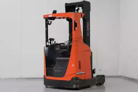 Carretilla retráctil 2017  Toyota RRE140HE (2)