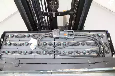 Carretilla retráctil 2017  Toyota RRE140HE (5)