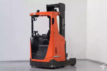 Carretilla retráctil 2017  Toyota RRE140HE (2)