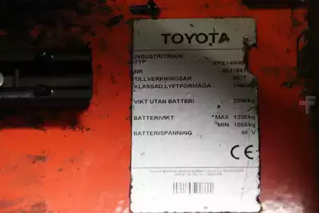 Carretilla retráctil 2017  Toyota RRE140HE (4)