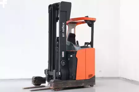 Carretilla retráctil 2017  Toyota RRE140HE (1)