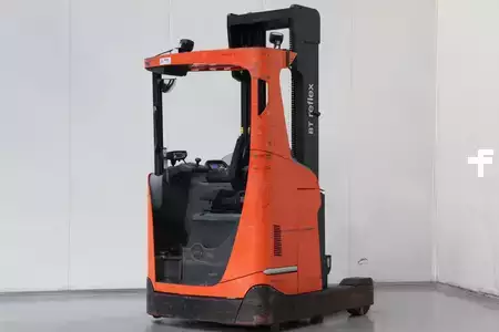 Carretilla retráctil 2017  Toyota RRE140HE (2)