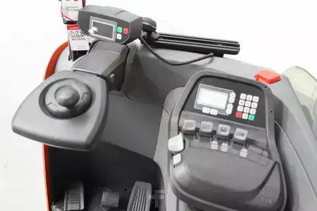 Carretilla retráctil 2017  Toyota RRE140HE (3)