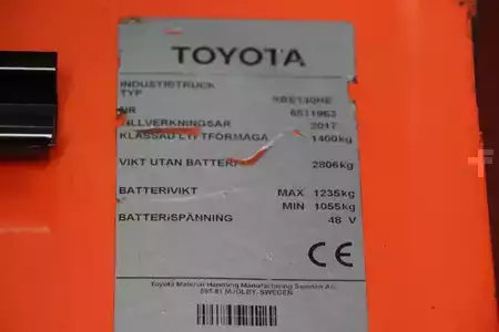 Carretilla retráctil 2017  Toyota RRE140HE (4)