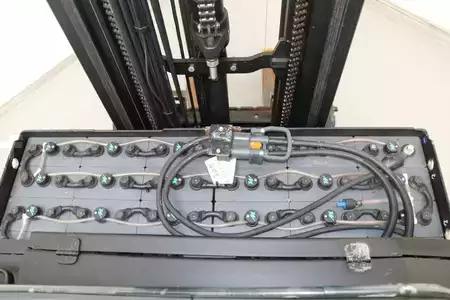 Carretilla retráctil 2017  Toyota RRE140HE (6)