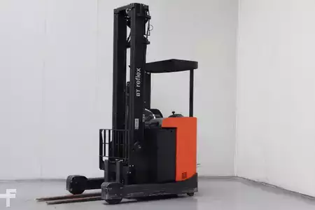 Carretilla retráctil 2017  Toyota RRE160B (1)