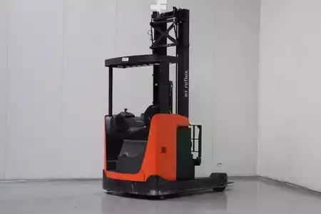 Carretilla retráctil 2017  Toyota RRE160B (2)