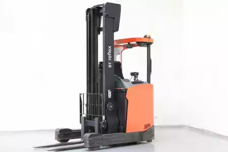 Carretilla retráctil 2018  Toyota RRE160H (1)