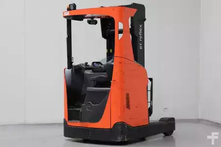 Carretilla retráctil 2018  Toyota RRE160H (2)