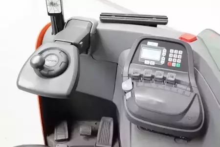 Carretilla retráctil 2018  Toyota RRE160H (3)