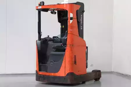 Carretilla retráctil 2018  Toyota RRE160H (2)