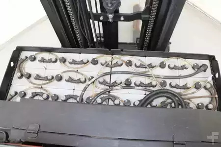 Carretilla retráctil 2018  Toyota RRE160HE (6)