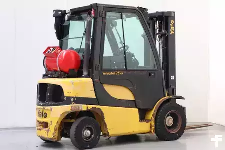 Gas gaffeltruck 2011  Yale GLP25VX (2)