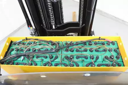 Tolóoszlopos targonca 2013  Yale MR14 (5)