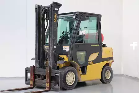 LPG Forklifts 2010  Yale GLP40VX6 (1)