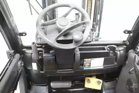 LPG heftrucks 2011  Yale GLP25VX (3)