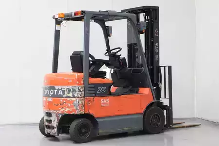 Eléctrica de 4 ruedas 2008  Toyota 7FBMF25 (2)