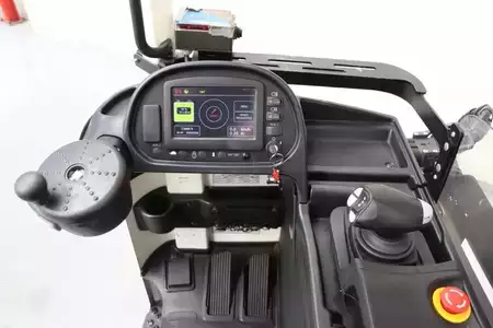 Reach Truck 2015  Hyster R2.5 (3)