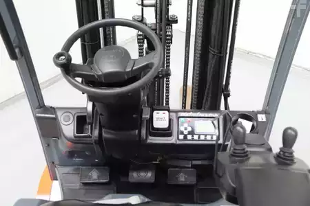 Elektryczne 4-kołowe 2020  Toyota 8FBM20T (3)