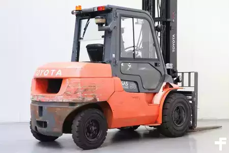Carretilla elevadora diésel 2012  Toyota 42-7FD45 (2)