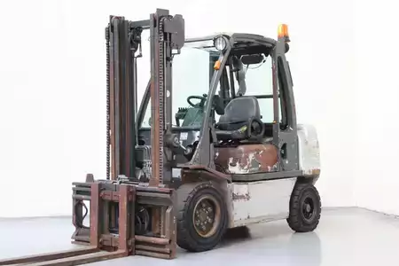 Diesel gaffeltruck 2008  Nissan YG1D2A32Q (1)