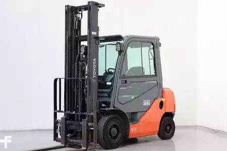 Dieselstapler 2018  Toyota 02-8FDF25 (1)
