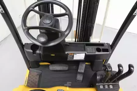 Eléctrica de 3 ruedas 2016  Yale ERP16VT (3)