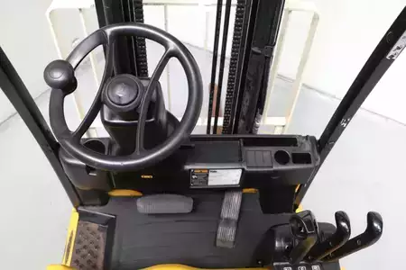 Eléctrica de 3 ruedas 2016  Yale ERP16VT (3)