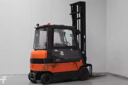 Eléctrica de 4 ruedas 2010  Toyota 7FBMF30 (2)
